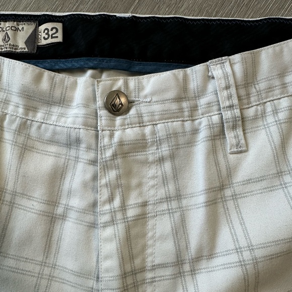 Volcom Corpo Class  White Plaid Shorts Mens Size 32 - Picture 3 of 9